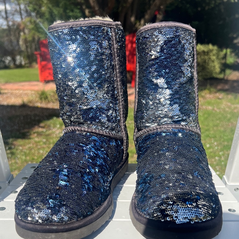 UGG Australia Womens 7 Sparkle Blue/Silver Sequin Classic Short Comfort Boots